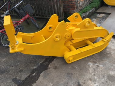 200機機(ji)械式(shi)抓(zhua)木(mu)器(qi)