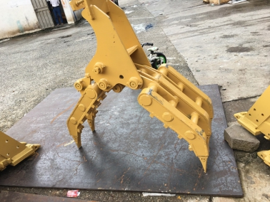 60機(ji)機(ji)械(xie)式抓(zhua)木(mu)器(qi)