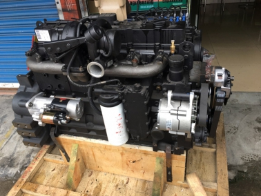 康(kang)明(ming)斯(si)6CT8.3髮動機(ji)總成(cheng)
