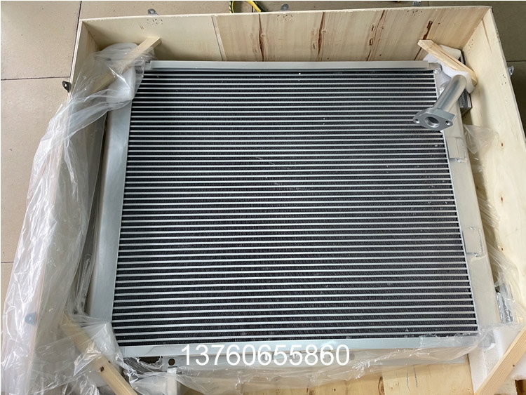 PC200-6液壓油散(san)熱(re)器