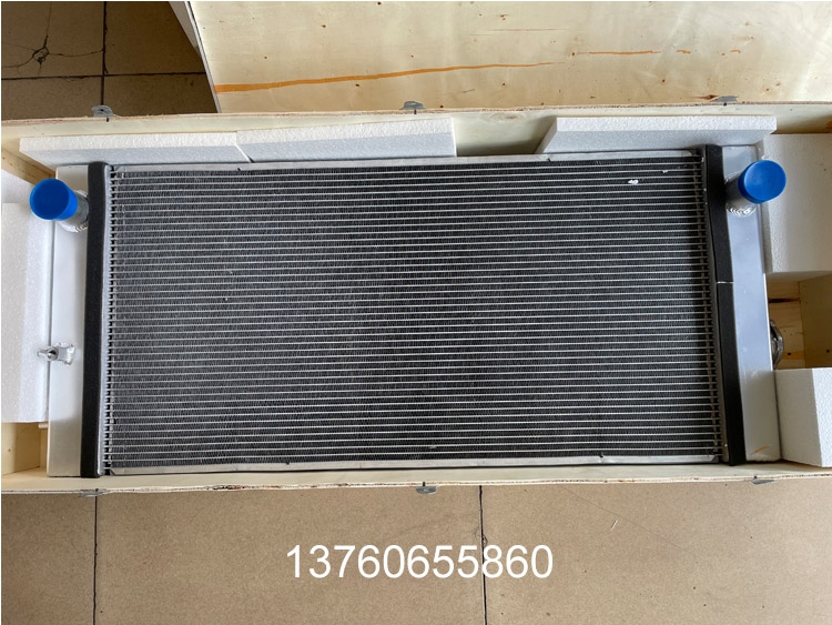 住(zhu)友(you)SH200-6挖(wa)掘機(ji)水箱(xiang)